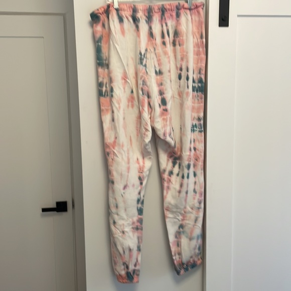 Old navy joggers - Picture 4 of 4